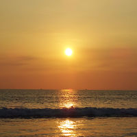 ビーチからの夕日も綺麗でした。