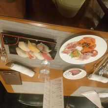 夕食ビュッフェは寿司も食べ放題