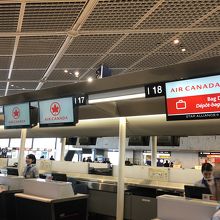 第一ターミナル、エア・カナダカウンター