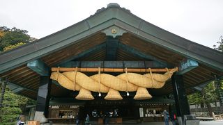 【島根】大きなしめ縄が立派な出雲大社神楽殿