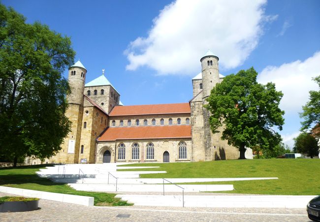 ヒルデスハイムにはキリスト教の新旧両派が併存しているSt.Michaelis-Kirche聖ミヒャエルス教会がある。