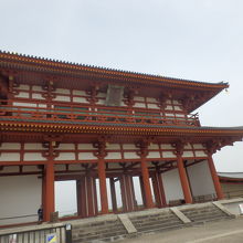 平城宮跡の復元されている朱雀門