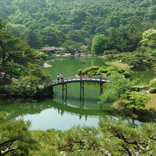 飛来峰(飛来峰より、偃月橋・掬月亭方面)