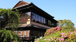 鍋島客殿とツツジ庭園