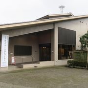 茶道具や工芸品を展示