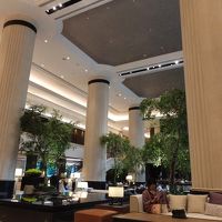 高い天井のロビー