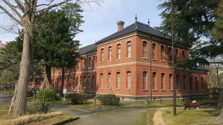 煉瓦の建物が印象的