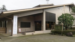 茶道具や工芸品を展示