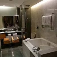 浴槽とシャワールーム