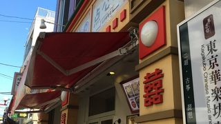 もっちもちのごま団子を食べ歩き