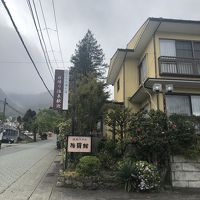 強羅駅地下道を出ると見えます