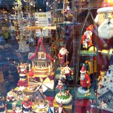 クリスマスショップもあります。