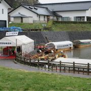 長く、幅広く、水量が多い川です