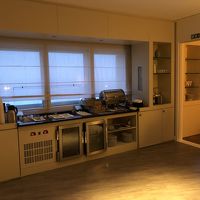 ラウンジの料理コーナーです。オシャレでした。