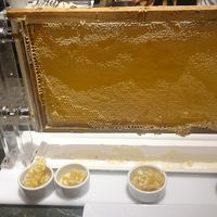 朝食のブュッフェにあった蜂の巣