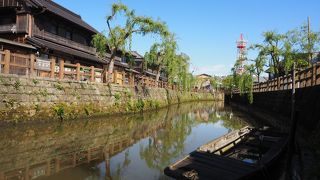 小江戸と呼ばれる佐原の小野川沿いには古い商家が立ち並びます