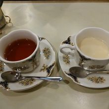 紅茶とロイヤルミルクティー