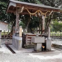 天橋立神社の左手にある磯清水です