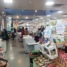 道の駅 季楽里あさひの店内