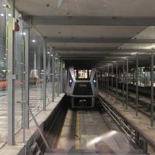 このような顔。