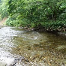 湯宿だいいち横を流れる川