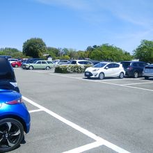 広々とした駐車場