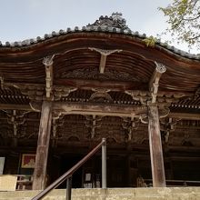 摩尼殿の正面です