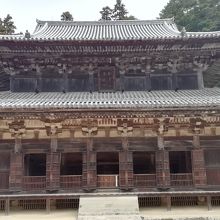 重厚なお堂です