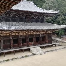 食堂二階から眺める大講堂です