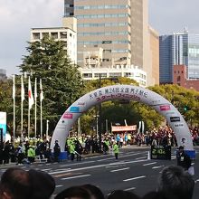 平和大通りの駅伝ゴール