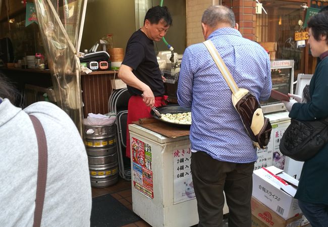 戸越銀座商店街にある行列のできる焼き小籠包のお店