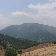 山つつじで満開になると沢山の人が訪れる山