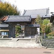 (清林寺)　静かなたたずまいのお寺です。