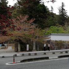 帰路、バス停から眺めた一乗寺です