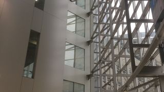 ガラス張りのビル