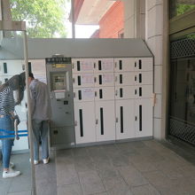 指紋認証、日本語選択できるロッカーがあります。