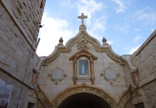 降誕教会の先にある