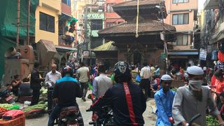 活気に溢れている交通の要所