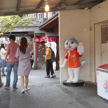 猫村風景、山腹に張り付くように家が並ぶ