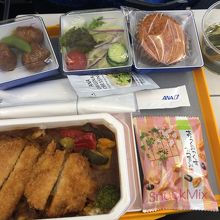 カツカレーが美味しかった。