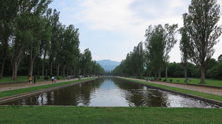 広大な公園から見る手稲山は絶景