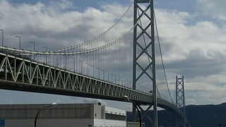 世界最長の吊り橋　「明石海峡大橋」を下から眺められます