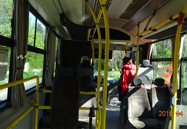 センテンドレ8:45分発の路線バス、883番はヴィセフラッドの要塞前のバス停まで行きます！