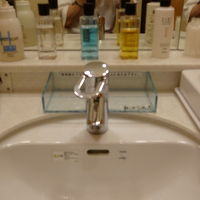 温泉に常備されてるアメニティ！化粧水はすぐ乾く…