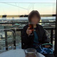 屋上のバーからヘルシンキが一望できます。