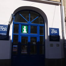 この表示にインフォメーションだと思ったけどドアが閉まってる