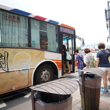 916番山峡行きのバス