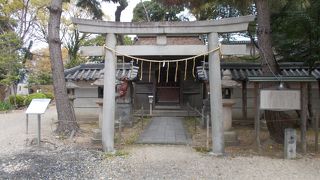 西尾公園内にあります。