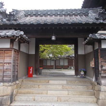 山門の様子です。