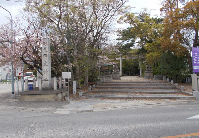 旧城下町の北東にあります。